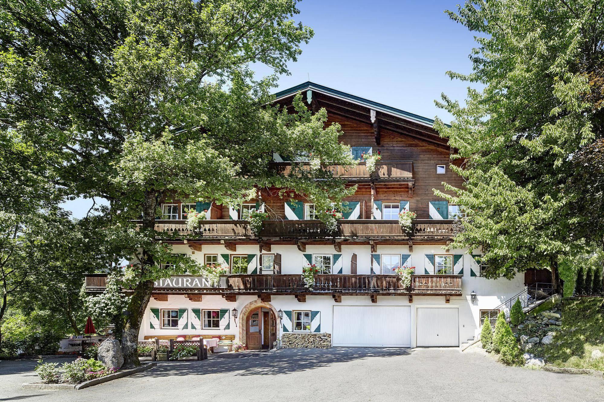 Landsitz Römerhof - Hotel Apartments Kitzbühel Exterior foto