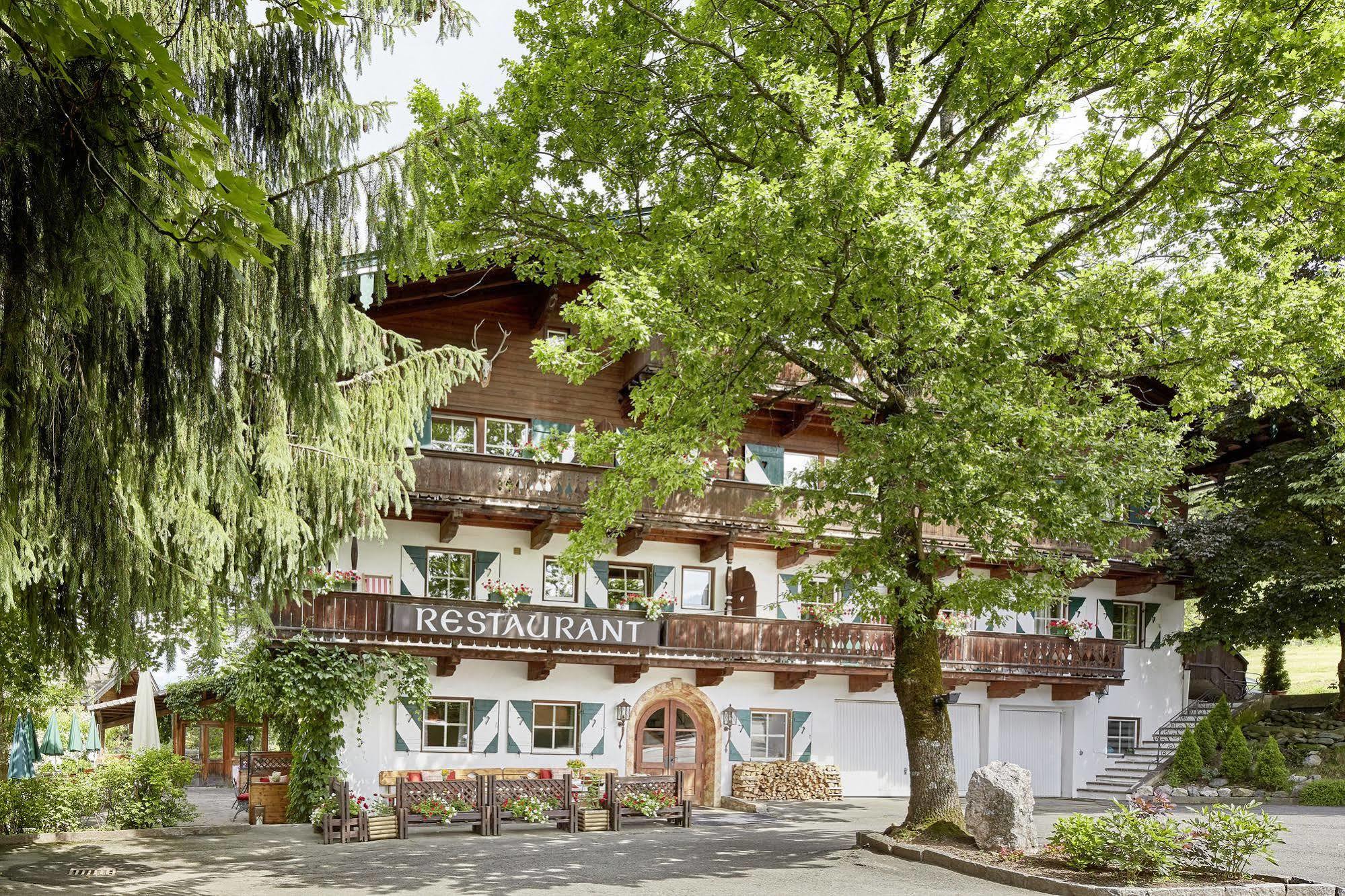 Landsitz Römerhof - Hotel Apartments Kitzbühel Exterior foto